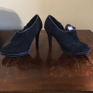 Like new Antonio Melanie booties